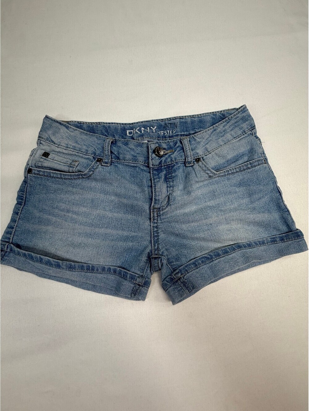 DKNY Women's Denim Shorts Hipster Cuffed 5-Pocket Design Light Wash Size 12 Blue